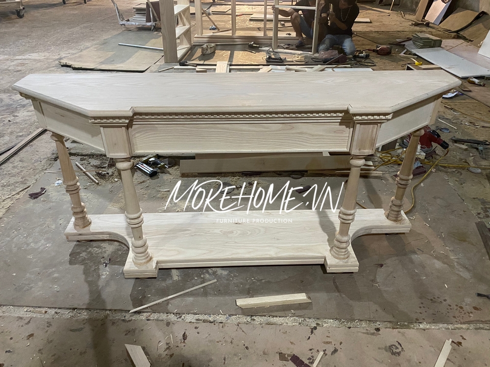 Thi công kệ decor gỗ tự nhiên đương nét chạm khắc tinh xảo, thẩm mỹ cao cho không gian sống